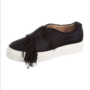 **LOOKING FOR THIS CALVIN KLEIN COLLECTION SNEAKER